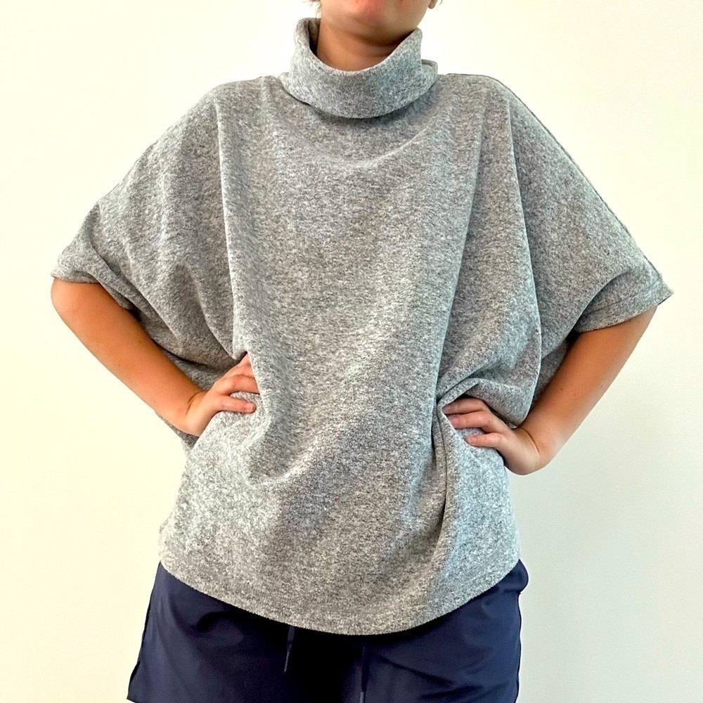 CASLON GREY KNIT TURTLENECK  OVERSIZED PONCHO SWEATER - XS/S